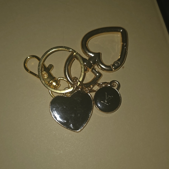 Gold and Black Heart Keychain With LV Charm - Picture 5 of 5